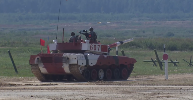 Ngoại trừ Trung Quốc, tất cả các đội thi tham gia giải đấu xe tăng năm nay đều sử dụng mẫu xe tăng chiến đấu chủ lực T-72B3 do Nga sản xuất. Quân đội Nga sẽ cung cấp các xe tăng này cho các đội thi. Trong ảnh: Xe tăng Type-96A của đội Trung Quốc. (Ảnh: RT)