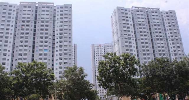 Người dân chưa thể vay tiền mua nhà xã hội: Vướng vì đâu? - 1 Người thu nhập thấp rất khó khăn trong việc tiếp cận nguồn tín dụng ưu đãi vay mua nhà ở xã hội.
