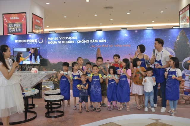 “Hành tinh bí ẩn” - Điểm hẹn cuối tuần cho gia đình trẻ ở Hà Nội - 4
Các bé rất tự hào với thành quả là chiếc cupcake do chính tay các em làm