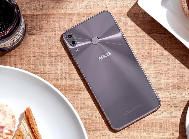 Asus thế hệ ZenFone 5Z mới về Việt Nam giá lên đến 12,5 triệu đồng - 2 Asus thế hệ ZenFone 5Z mới về Việt Nam giá lên đến 12,5 triệu đồng - 2
