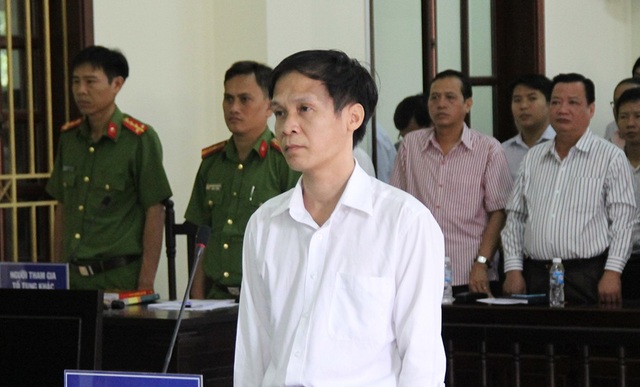 Một luật sư bị tuyên phạt 12 năm tù giam vì chiếm đoạt tiền của thân chủ - 1 Bị cáo Trần Hữu Kiển