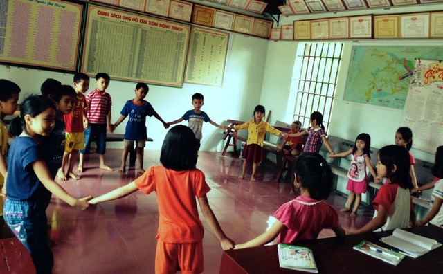 Hai nữ sinh dạy học miễn phí cho học sinh nghèo suốt 4 năm hè - 6 Một buổi học ngoại khóa nhằm trang bị các kiến thức cơ bản cho các em.