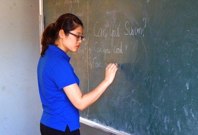 Hai nữ sinh dạy học miễn phí cho học sinh nghèo suốt 4 năm hè - 3 Những kiến thức bổ ích giúp cho các em học sinh nắm bắt tốt hơn trong năm học mới.