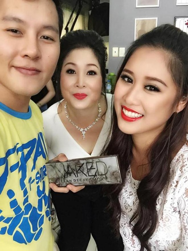 NSND Hồng Vân: “Đến con gái còn ghét tôi vì không chịu nổi vai bà mẹ cay nghiệt” - 4 NSND Hồng Vân và con gái Xí Ngầu trong những ngày qua Mỹ dự đám cưới con.