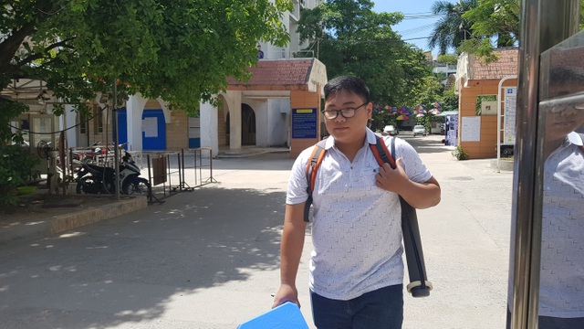 Hàng nghìn sĩ tử đội nắng dự thi “vẽ đầu tượng” vào ĐH kiến trúc Hà Nội - 1 Hàng nghìn sĩ tử đội nắng dự thi “vẽ đầu tượng” vào ĐH kiến trúc Hà Nội - 1