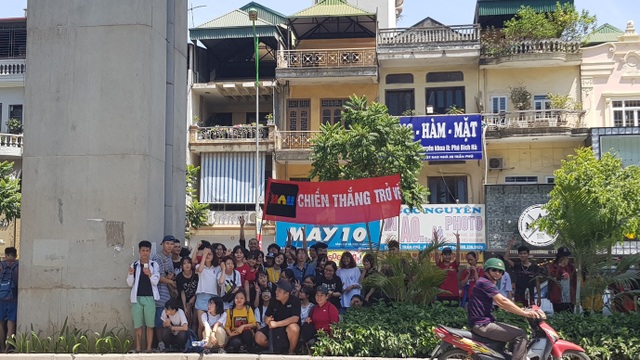 Hàng nghìn sĩ tử đội nắng dự thi “vẽ đầu tượng” vào ĐH kiến trúc Hà Nội - 10 Hàng nghìn sĩ tử đội nắng dự thi “vẽ đầu tượng” vào ĐH kiến trúc Hà Nội - 10