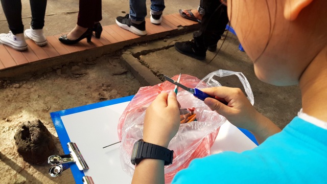 Hàng nghìn sĩ tử đội nắng dự thi “vẽ đầu tượng” vào ĐH kiến trúc Hà Nội - 7 Hàng nghìn sĩ tử đội nắng dự thi “vẽ đầu tượng” vào ĐH kiến trúc Hà Nội - 7