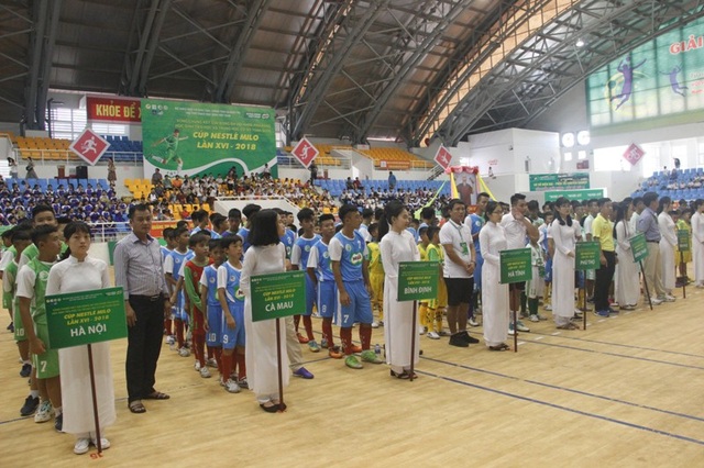 Hàng trăm “cầu thủ nhí” tranh tài tại giải bóng đá học sinh phổ thông toàn quốc - 5 Giải bóng đá quy tụ hàng trăm học sinh của 22 tỉnh, thành phố trên cả nước