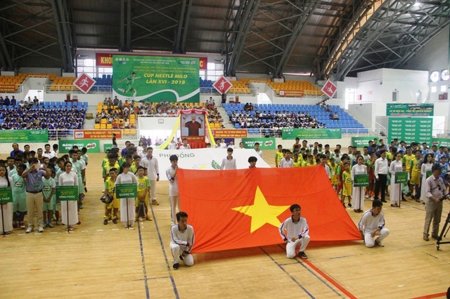 Hàng trăm “cầu thủ nhí” tranh tài tại giải bóng đá học sinh phổ thông toàn quốc - 4 Hàng trăm “cầu thủ nhí” tranh tài tại giải bóng đá học sinh phổ thông toàn quốc - 4
