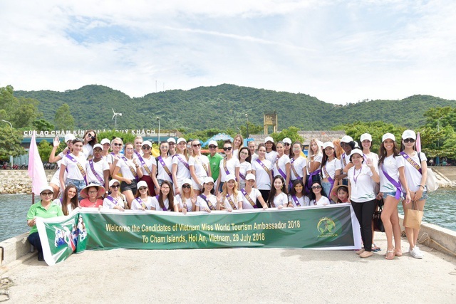 Thí sinh hoa hậu Đại sứ du lịch thế giới “khuấy động” phố cổ Hội An - 3 Các thí sinh đổ bộ ra Cù Lao Chàm