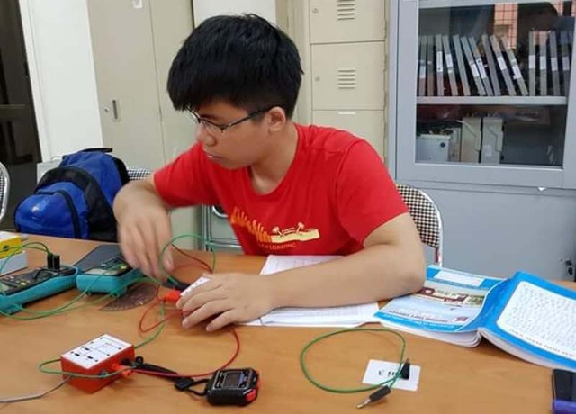 Thủ khoa Chuyên Lam Sơn giành “cú đúp” huy chương Vàng Olympic Vật lý khu vực và quốc tế - 3 Long có khả năng tự học rất tốt