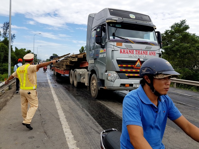 Vụ tai nạn thảm khốc 13 người chết: Tài xế xe đón dâu có dấu hiệu buồn ngủ - 9 Đến khoảng 9h30, tuyến đường đã lưu thông trở lại