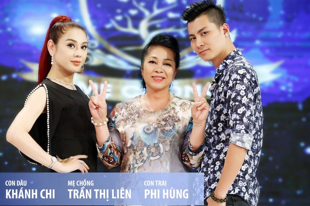 Bà xã nam diễn viên “Phía trước là bầu trời” bật khóc kể chuyện bị trầm cảm - 5 Trải qua nhiều thăng trầm trong cuộc sống, ca sĩ chuyển giới Lâm Khánh Chi đã tìm được một nửa của mình và xây dựng gia đình. Vị hôn phu của Khánh Chi là Phi Hùng, kém cô 8 tuổi.
