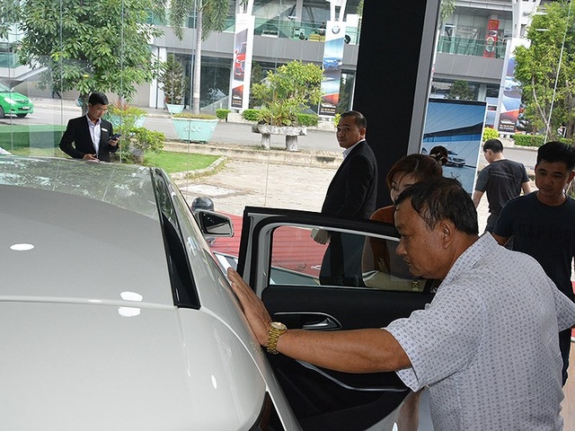 
Dù được hưởng mức thuế nhập khẩu 0% từ các nước trong khu vực ASEAN nhưng giá bán nhiều mẫu xe lại tăng. Ảnh: Quang Huy
