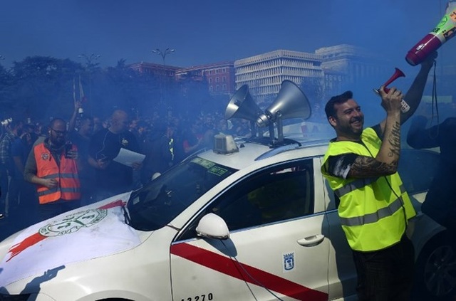 15.000 tài xế taxi tại Tây Ban Nha đình công phản đối Uber - 1 (Nguồn: AFP)