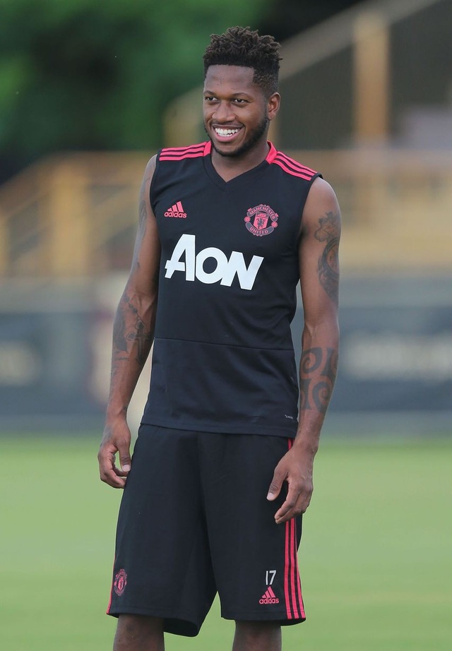 MU trở lại tập luyện chuẩn bị thi đấu với Real Madrid - 6
Tân binh Fred đang cố thích nghi với lối chơi của đội bóng mới. Fred không để lại nhiều ấn tượng trong trận đấu gặp Liverpool vừa qua