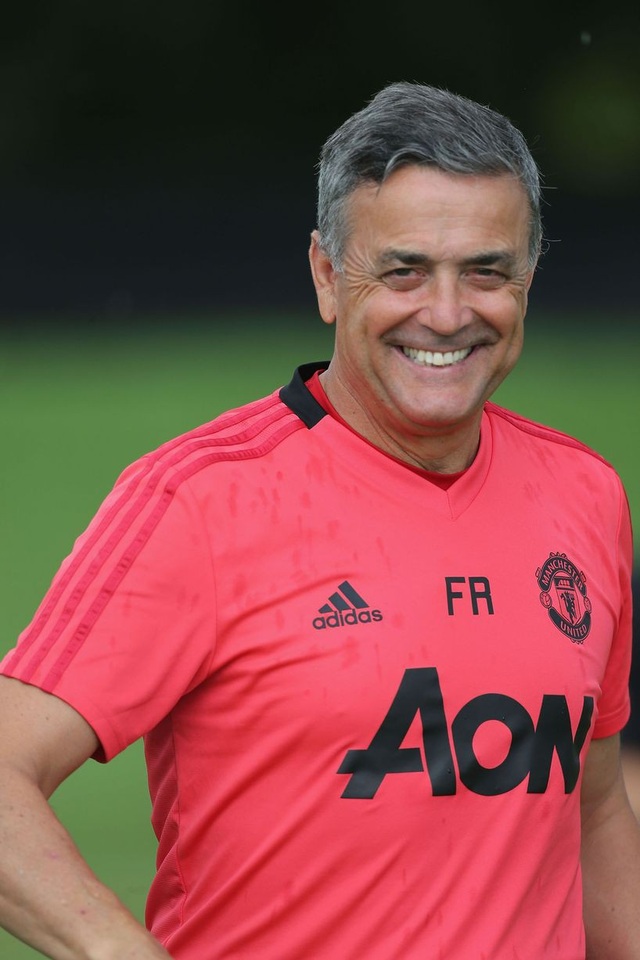 MU trở lại tập luyện chuẩn bị thi đấu với Real Madrid - 3
Huấn luyện viên Ricardo Formosinho vừa gia nhập đội ngũ trợ lý của Mourinho ở trong mùa Hè năm nay
