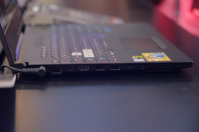 Bộ đôi laptop gaming từ ROG về Việt Nam với giá 45 triệu đồng - 5 Bộ đôi laptop gaming từ ROG về Việt Nam với giá 45 triệu đồng - 5