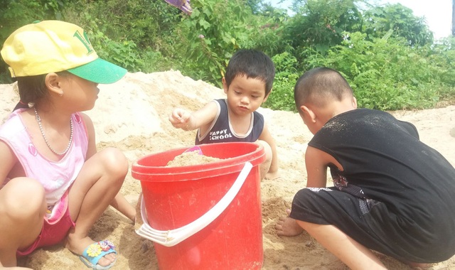 TPHCM chỉ có 54 cơ sở dạy kỹ năng sống có phép - 1
Nhiều đơn vị đưa trẻ về các vùng quê để trải nghiệm về kỹ năng sống (ảnh minh họa)