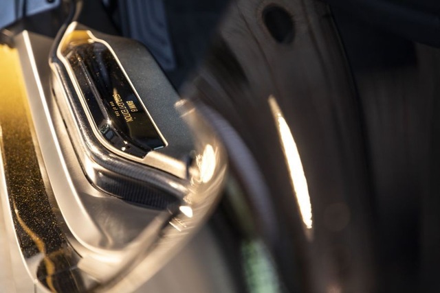 BMW trộn bột vàng vào sơn xe i3 và i8 - 12 BMW trộn bột vàng vào sơn xe i3 và i8 - 12