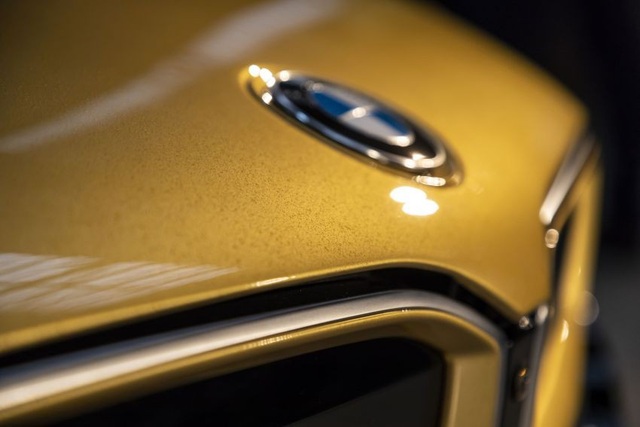 BMW trộn bột vàng vào sơn xe i3 và i8 - 4 BMW trộn bột vàng vào sơn xe i3 và i8 - 4