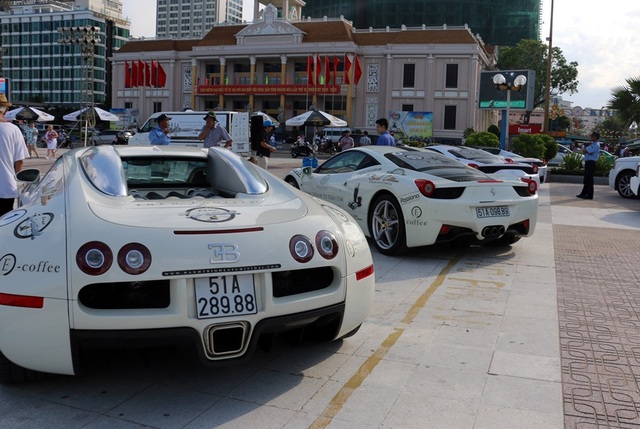 Dàn siêu xe "đổ bộ" thành phố biển Nha Trang - 2
Ông hoàng tốc độ Bugatti Veyron cũng góp mặt