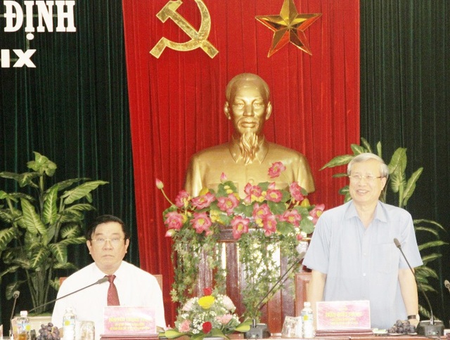 Sắp có kết luận vụ “đòi” cảng Quy Nhơn cho nhà nước - 1 Ủy viên Bộ Chính trị - Thường trực Ban Bí thư Trung ương Đảng Trần Quốc Vượng làm việc tại tỉnh Bình Định.
