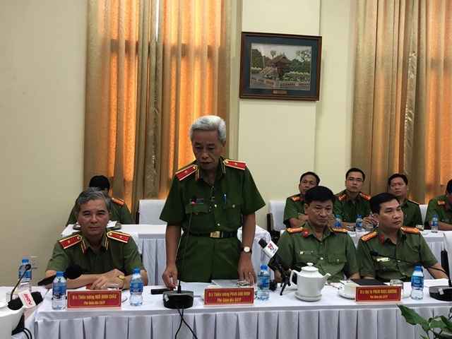 Manh mối phá án vụ khủng bố trụ sở công an phường tại TPHCM - 1
Thiếu tướng Phan Anh Minh báo cáo kết quả điều tra vụ án