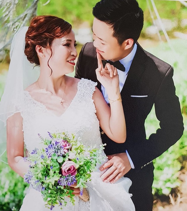 Xôn xao chuyện tình yêu của cặp đôi “vợ hơn chồng 35 tuổi” ở Cao Bằng - 1 Chuyện tình của cặp đôi lệch tuổi ở Cao Bằng thu hút sự chú ý của dư luận