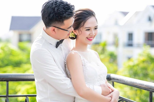 Hoa khôi Hà Anh bất ngờ khoe ảnh lên xe hoa về nhà chồng - 4
Cô nàng khiến nhiều người bất ngờ khi khoe ảnh theo chồng về dinh.
