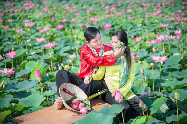 Giới trẻ phát sốt với đầm sen đẹp ngỡ ngàng giữa lòng Sài Gòn - 5 Giới trẻ phát sốt với đầm sen đẹp ngỡ ngàng giữa lòng Sài Gòn - 5
