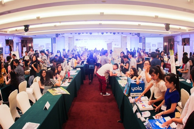 Bí quyết ôm trọn học bổng du học Mỹ - 2
Triển lãm 100 trường Đại học Mỹ của VietAbroader năm 2016