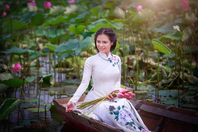 Giới trẻ phát sốt với đầm sen đẹp ngỡ ngàng giữa lòng Sài Gòn - 8 Giới trẻ phát sốt với đầm sen đẹp ngỡ ngàng giữa lòng Sài Gòn - 8