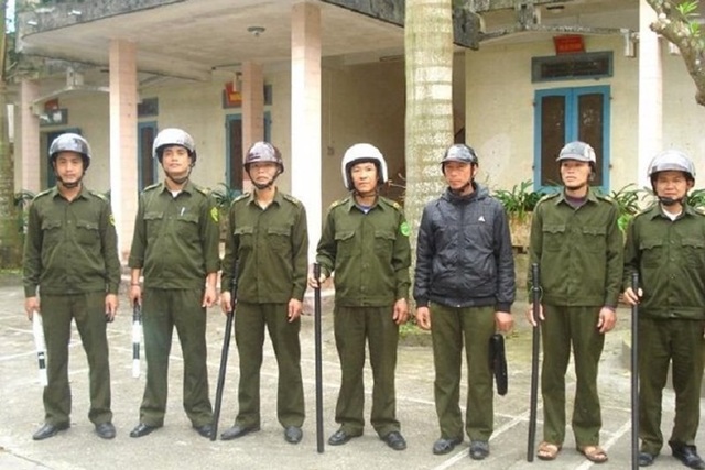 Hơn 9.300 Trưởng công an xã sẽ được bố trí công tác khác? - 2 Từ ngày 1/7/2018, công an xã được trang bị súng, công cụ hỗ trợ theo quy định tại Thông tư số 17/2018/TT-BCA (Ảnh minh hoạ).