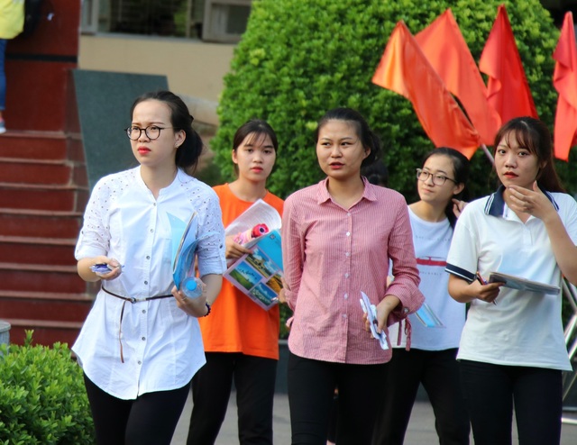 Ý thức chấp hành luật giao thông vào đề thi viết luận Năng khiếu Báo chí - 3 Đa phần thí sinh nhận định đề thi Năng khiếu báo chí dễ thở.