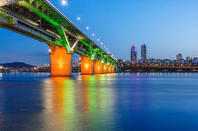 Choáng ngợp sự sang chảnh như mơ ở quận giàu bậc nhất Seoul - 2 Gangnam là một quận nằm ở phía Nam sông Hán Giang ở Seoul (Hàn Quốc). Nó được nối với khu vực phía Bắc và trung tâm Seoul thông qua những cây cầu.