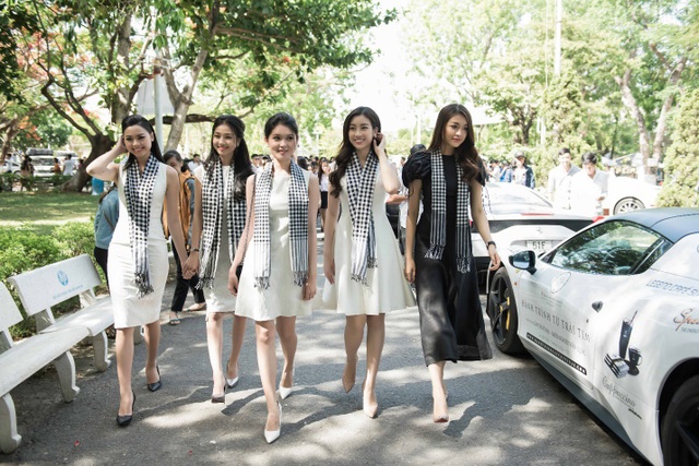 Hoa hậu Đỗ Mỹ Linh xúc động tặng sách cho sinh viên Đà Nẵng - Ảnh 6. Hoa hậu Đỗ Mỹ Linh xúc động tặng sách cho sinh viên Đà Nẵng - Ảnh 6.
