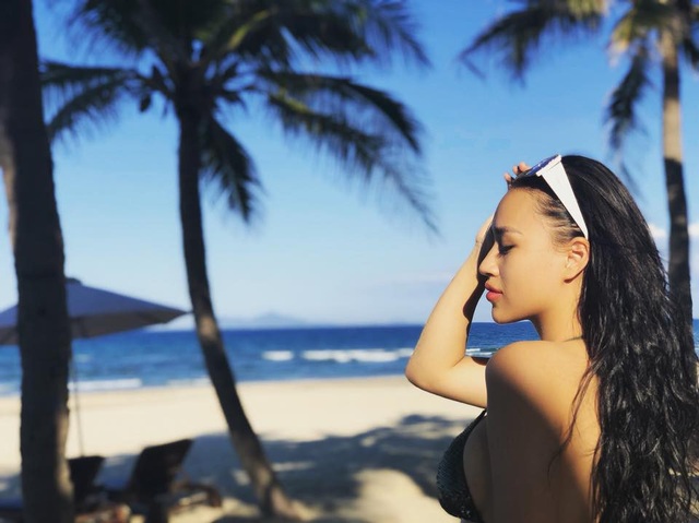 Ngắm ảnh bikini bốc lửa của nữ DJ "hot" và gợi cảm nhất Hà thành - 6
Và vòng 1 căng đầy hút mắt