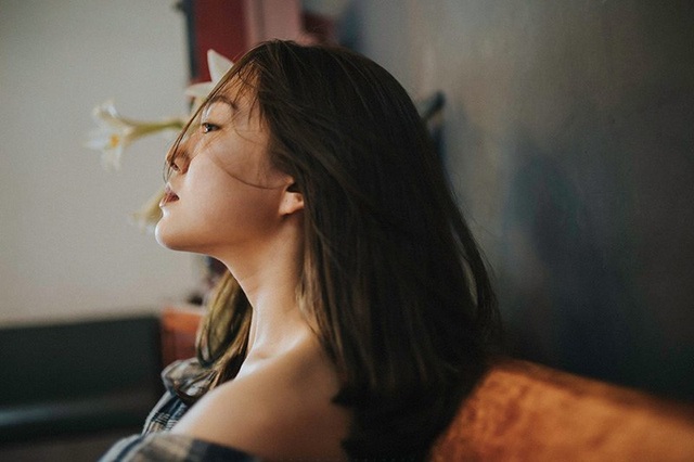 Tuổi trẻ làm sao trọn vẹn cả tình yêu lẫn sự nghiệp - 1 Thanh xuân năm nào ấy sẽ mãi là ký ức em giấu thật sâu trong tim mình... (Ảnh minh họa: Bee)