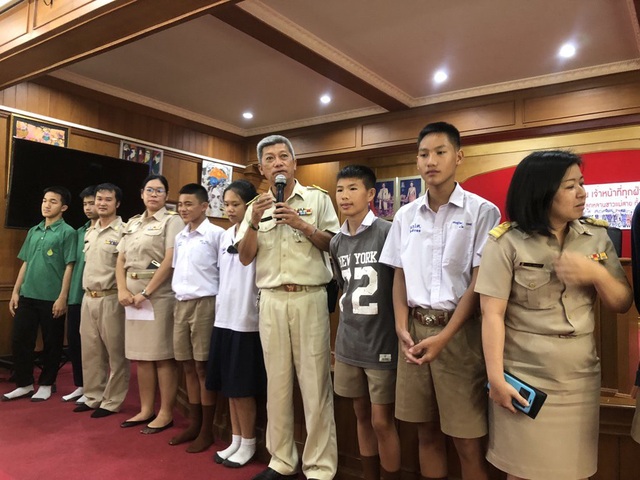 8 cầu thủ đội bóng Thái Lan được giải cứu, chiến dịch tạm dừng - 7
Trường Mae Sai sẵn sàng hỗ trợ các cầu thủ nhanh chóng ổn định tâm lý. (Ảnh: Twitter)