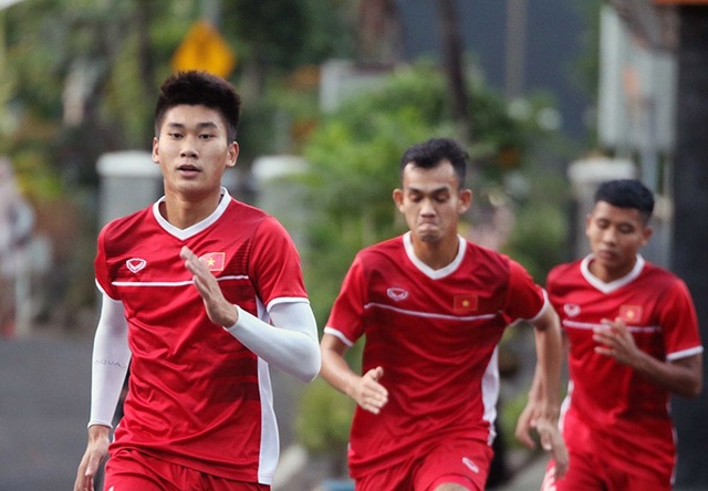U19 Việt Nam - U19 Singapore: Không buông xuôi - 1
U19 Việt Nam không hề có tư tưởng buông xuôi trước trận cuối cùng gặp Singapore
