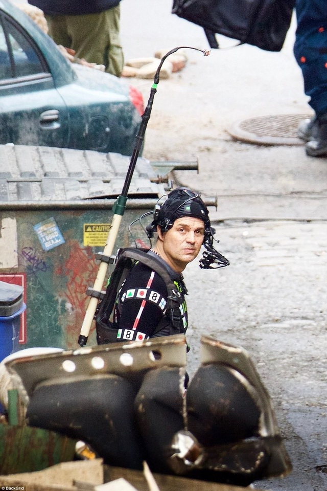 “Đột nhập” phim trường “Biệt đội siêu anh hùng 4” - 9 Mark Ruffalo (50 tuổi) nhập vai Người khổng lồ xanh, tạo hình của Mark sẽ được thực hiện trên máy tính.