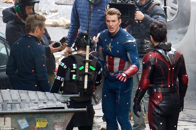 “Đột nhập” phim trường “Biệt đội siêu anh hùng 4” - 10 Hoạt động quay phim cho phần mới “Avengers 4” đã bắt đầu được thực hiện từ tháng 8/2017. Phim dự kiến ra mắt tháng 5/2019.