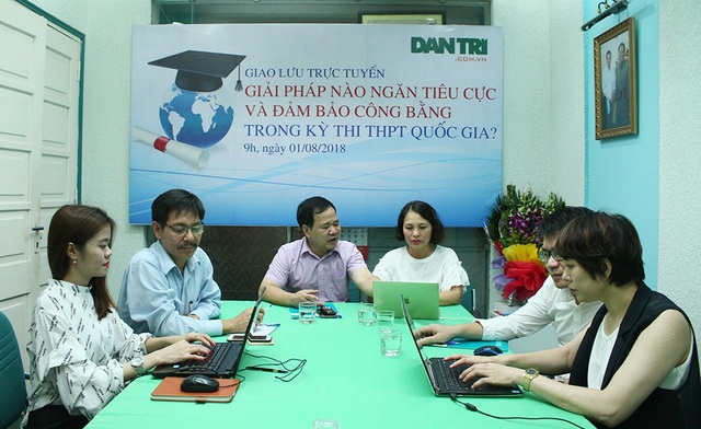 Toàn cảnh giao lưu trực tuyến: Giải pháp nào ngăn tiêu cực trong kỳ thi THPT quốc gia? - 6 Toàn cảnh buổi giao lưu trực tuyến.