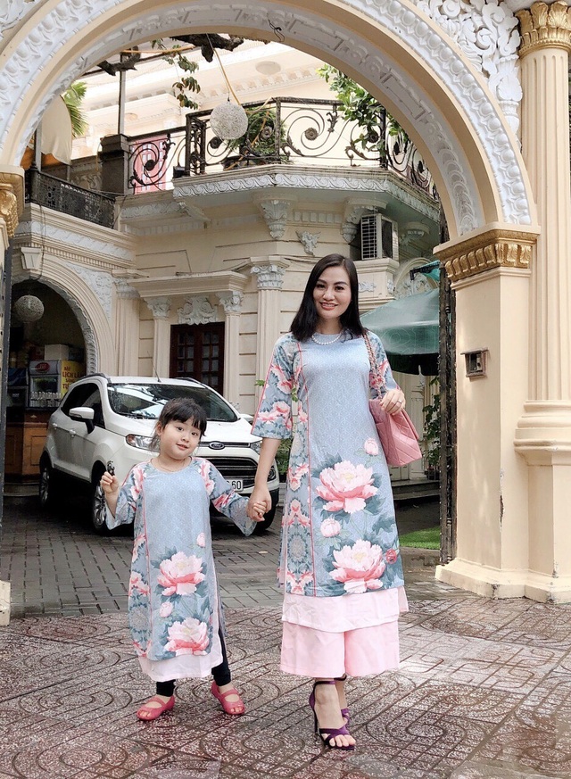 Mẹ con Trần Huyền Nhung duyên dáng trong tà áo dài Việt của NTK Ngọc Hân - 8 Mẹ con Trần Huyền Nhung duyên dáng trong tà áo dài Việt của NTK Ngọc Hân - 8