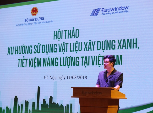 "Ngọn đuốc" của người đi đầu một lần nữa được thắp lên từ Eurowindow - 4 Ông Phạm Văn Bắc - Vụ trưởng Vụ Vật liệu xây dựng trong cuộc đàm thoại cuối hội thảo.