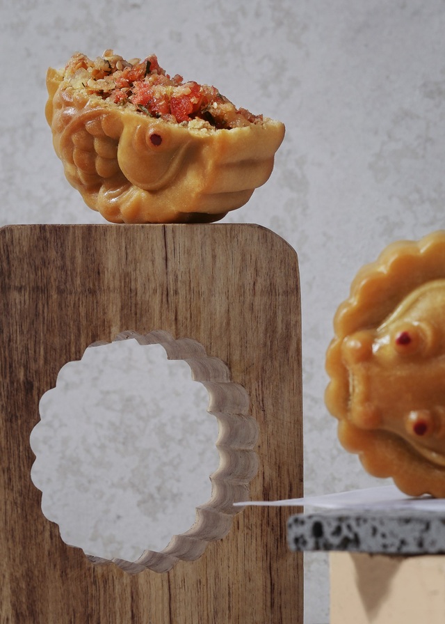 Độc lạ, sang chảnh với bánh trung thu cá vàng vỏ mây tre đan - 2 Độc lạ, sang chảnh với bánh trung thu cá vàng vỏ mây tre đan - 2