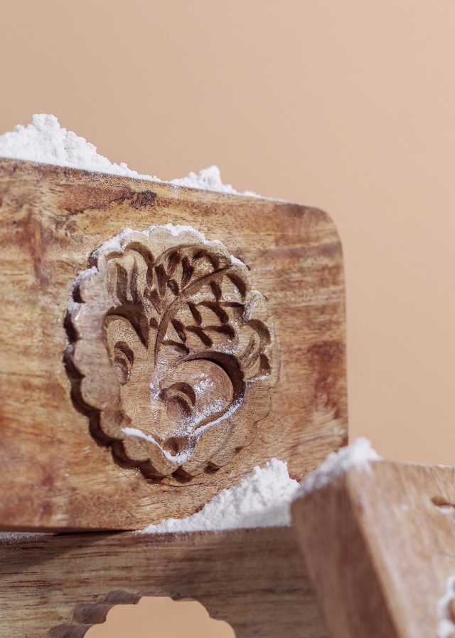 Độc lạ, sang chảnh với bánh trung thu cá vàng vỏ mây tre đan - 4 Độc lạ, sang chảnh với bánh trung thu cá vàng vỏ mây tre đan - 4