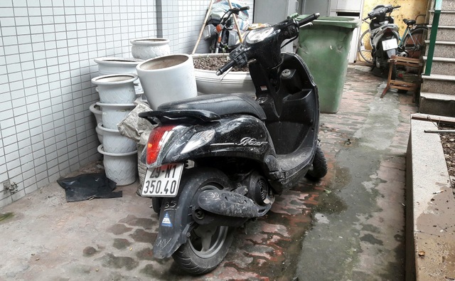 Hà Nội: Nửa đêm vác dao bầu đi cướp tài sản của phụ nữ - 3 Một chiếc xe tang vật được cơ quan công an thu hồi.