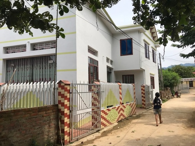 Vụ 42 người có HIV ở Phú Thọ: Gia đình y sĩ đang suy sụp vì lời đồn đoán - 2 Căn nhà nơi y sĩ T. dùng để khám chữa bệnh cho người dân tại xóm Chiềng 3, xã Kim Thượng (Ảnh: Trần Thanh).